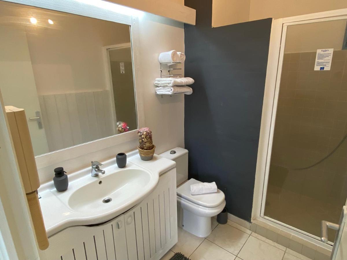 Le 63* Apartment La Trinite Bagian luar foto