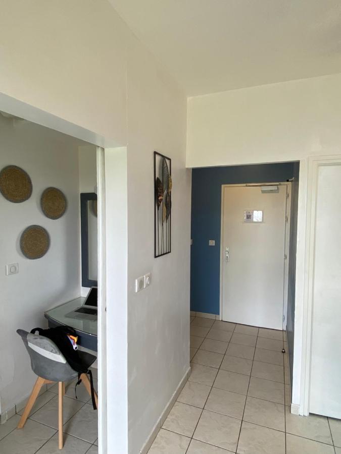 Le 63* Apartment La Trinite Bagian luar foto