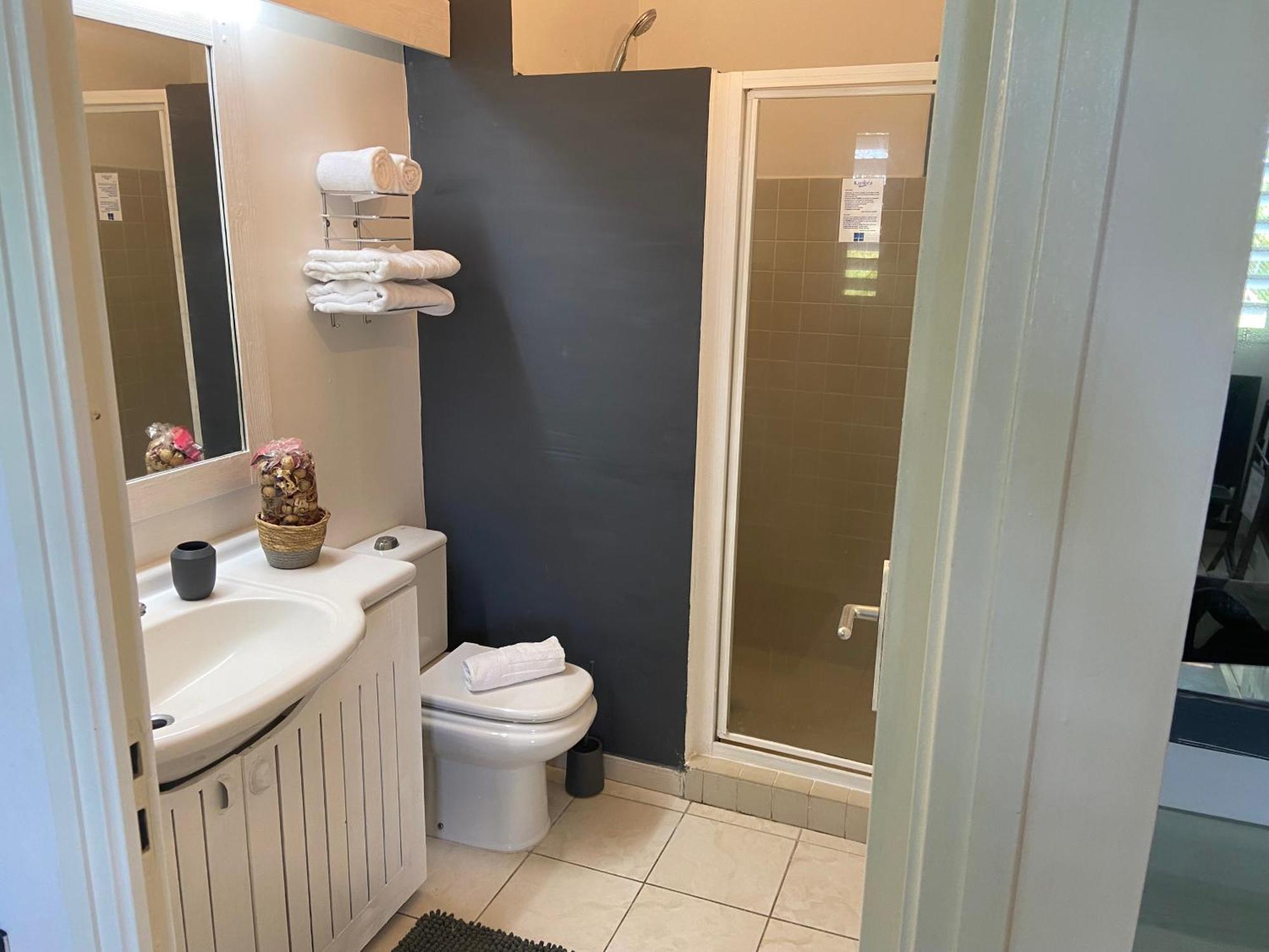 Le 63* Apartment La Trinite Bagian luar foto